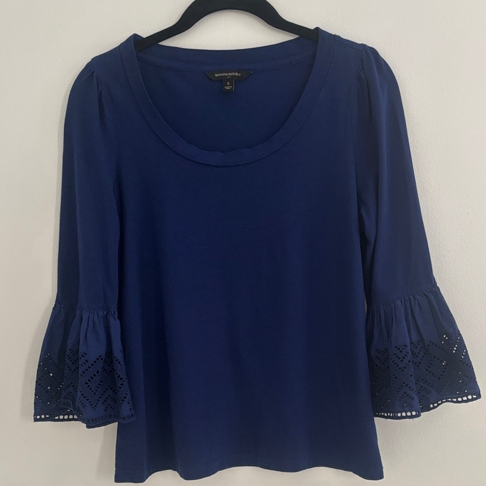 Banana Republic Women’s Blue Top with Eyelet Sleeves Size S